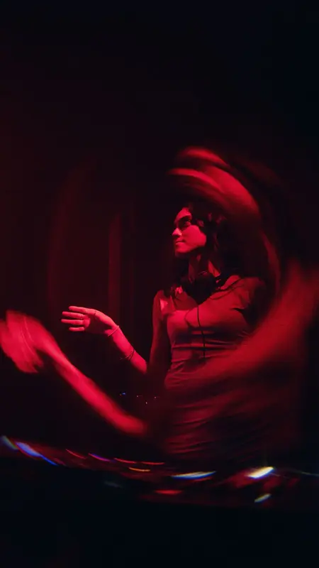 Cami Pontón - latin tech house